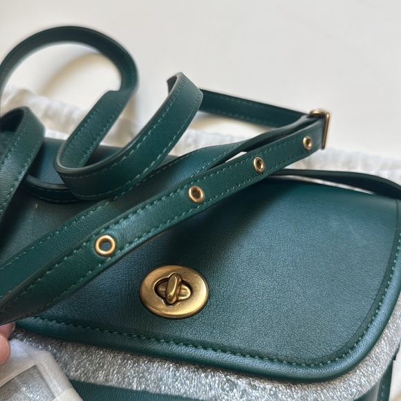 NWT Coach Turnlock Pouch - Picture 3 of 10